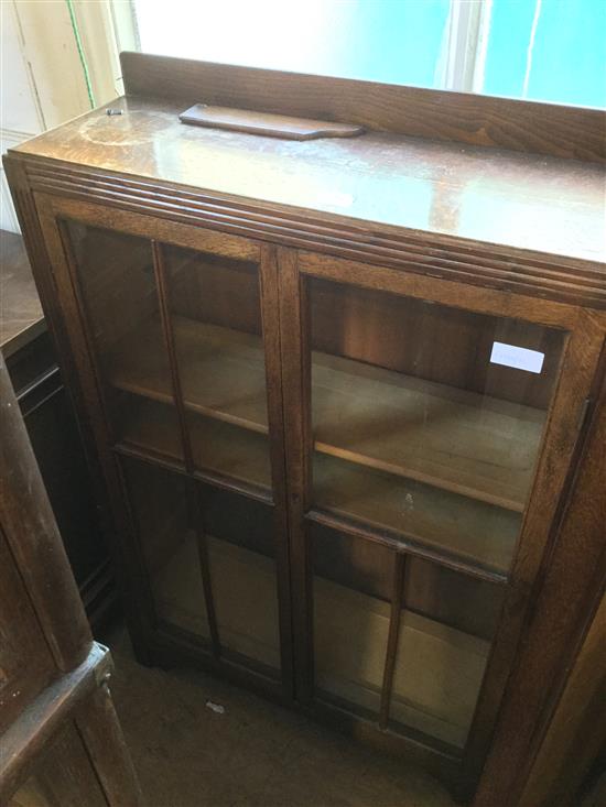 Small oak bookcase(-)